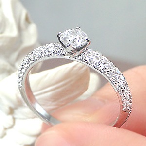 pt950 ダイヤモンド リング【中石 0.3ct H-SI-Good】【0.76ct】　csr0306-pt