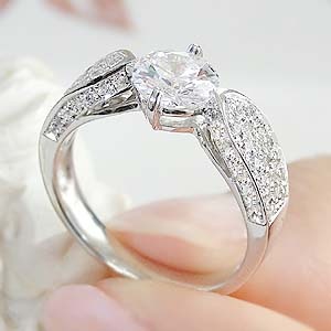 １カラット　ダイヤモンドリング　中央宝石研究所鑑定書つき　pt900 ダイヤモンド リング【1.45ct 】【限定２本】中石大粒1カラット！