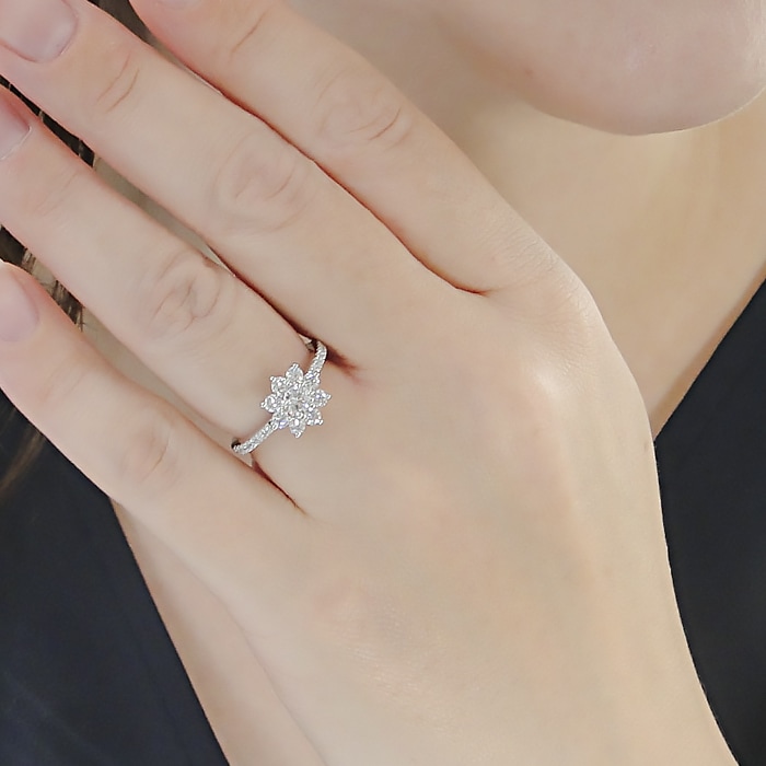 【Pt950】1.0ct ダイヤモンド フラワーリング【センター石 央宝石研究所ソーティング付】