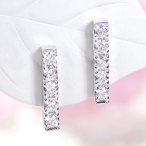 K18WG【0.2ct】ダイヤモンドバーピアス