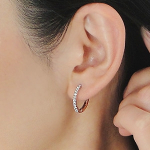 K18 /Pt900 リバーシブル フープピアス 楽天市場】プラチナ/K18リバーシブル中折れ式フープピアス(12mm