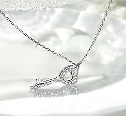 Pt900 ダイヤモンド リバーシブルペンダント【ハートキー】ダイヤネックレス