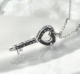 Pt900 ダイヤモンド リバーシブルペンダント【ハートキー】ダイヤネックレス