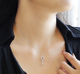 Pt900 ダイヤモンド リバーシブルペンダント【ハートキー】ダイヤネックレス
