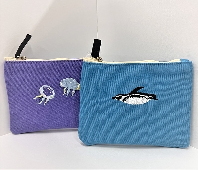 値下げ不可　アラサー一児のママ♡ ウエイト枠 刺繍ポーチ♡ アラサー一児のママ様 専用♡ ウエイト枠 刺繍イニシャルポーチ♡