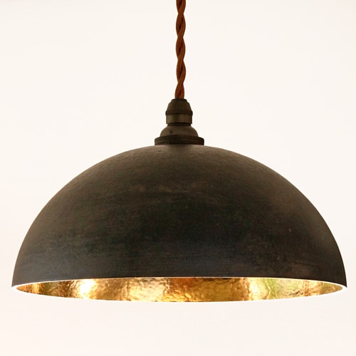 FUTAGAMI真鍮のペンダントランプ鋳肌・半球　鍛金仕上げ　黒ムラ仕上げ