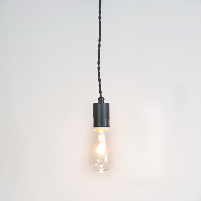 後藤照明　アンティーク灯ネジリコード<br />黒塗装　アンティークランプ球60W付属<br />コード長さ約55cm