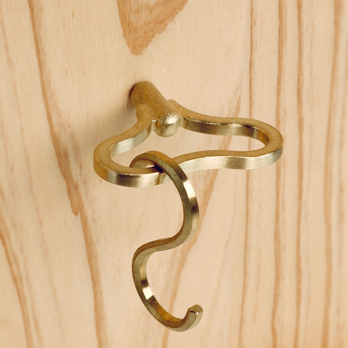 FUTAGAMI<br />真鍮の生活用品<br />ゼンマイフック<br />豆型 大(2個入)