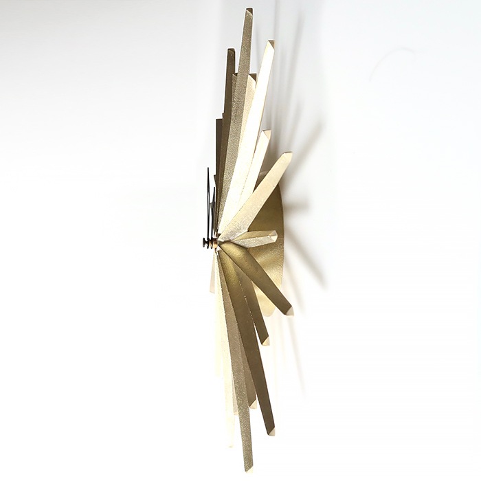 FUTAGAMIの真鍮鋳肌の掛け時計　ポールスター