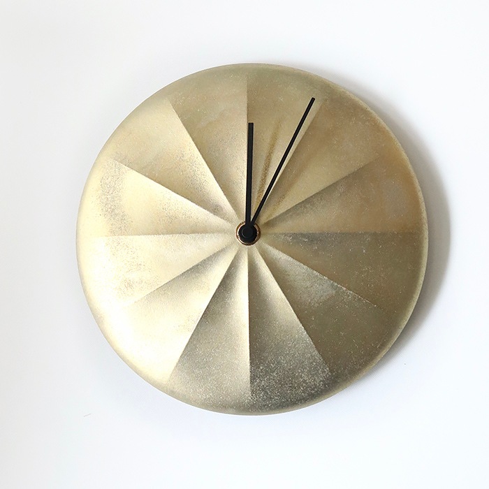 FUTAGAMIの真鍮鋳肌の掛け時計 ルナ