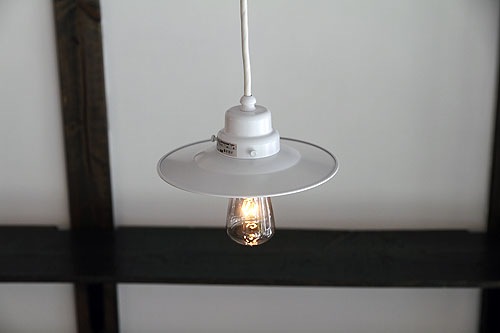 後藤照明　グラナダ　アルミP１白塗装ペンダント　アンティークランプ球60W付属