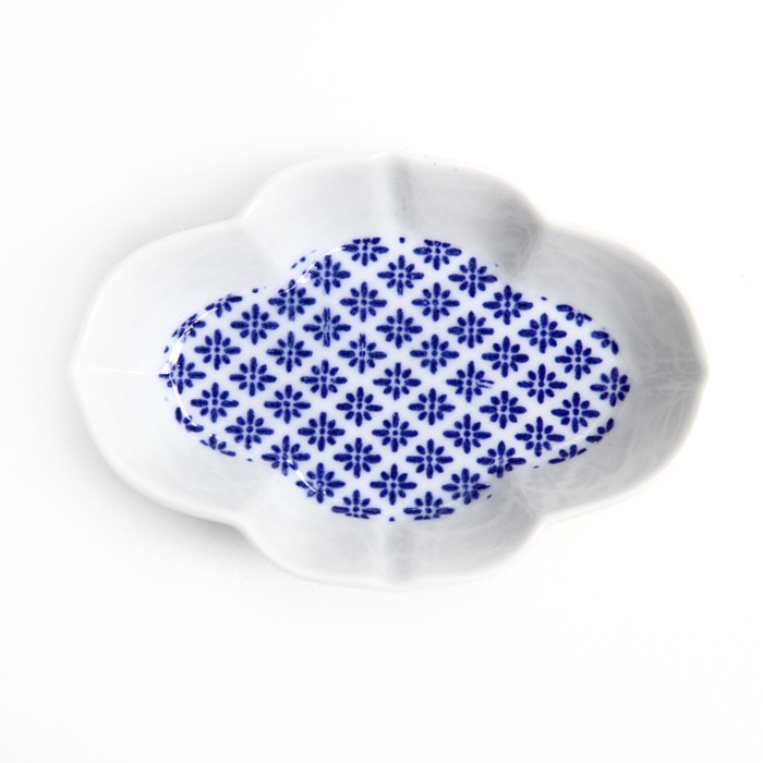 東屋の豆皿<br />印判　木瓜<br />製造　白岳窯　長崎県波佐見町