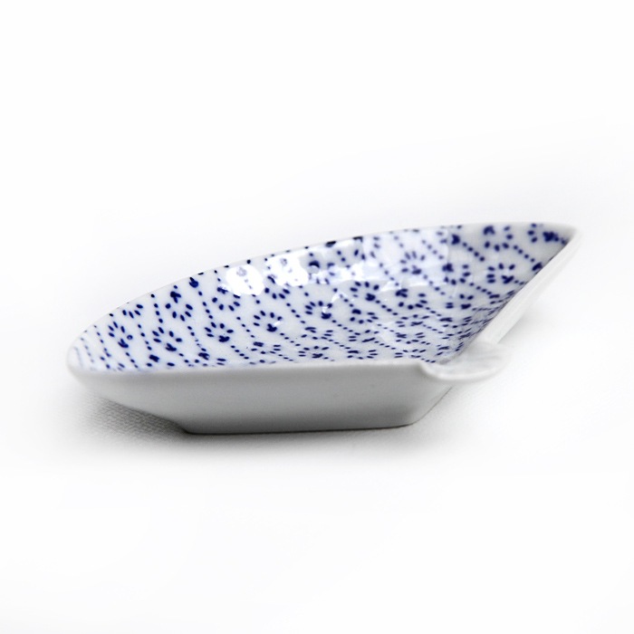 東屋の豆皿<br />印判　扇<br />製造　白岳窯　長崎県波佐見町