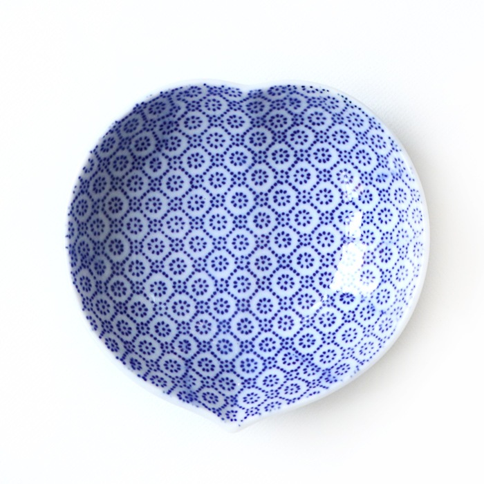 東屋の豆皿<br />印判 桃<br />製造 白岳窯 長崎県波佐見町