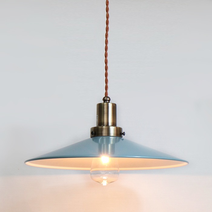 GLF x surou 後藤照明バイスロウ<br />ネジリコードアルミP1L CP型アンティークランプ球60W　85cmコード　オパールブルー<br />