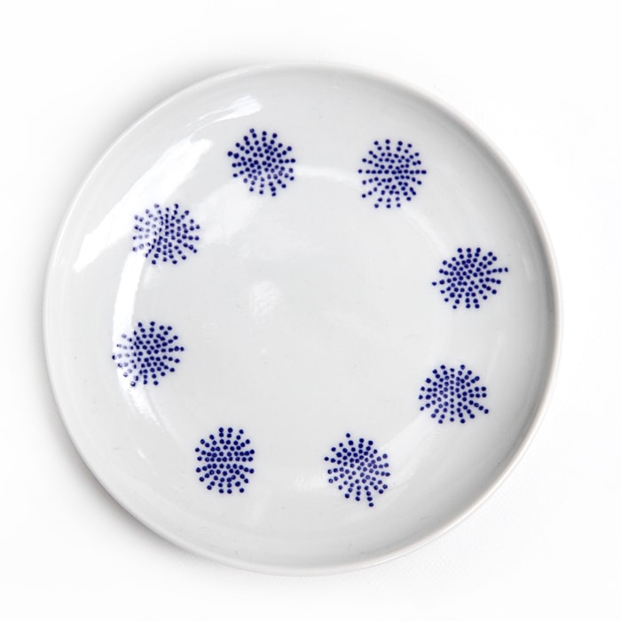 東屋の小皿<br />印判 唐松<br />製造 光春窯 長崎県波佐見町