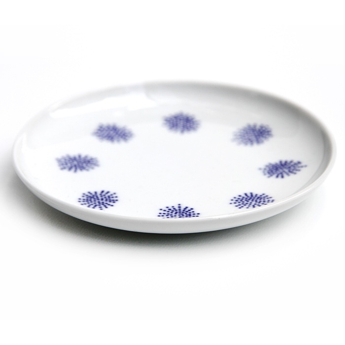 東屋の小皿<br />印判 唐松<br />製造 光春窯 長崎県波佐見町