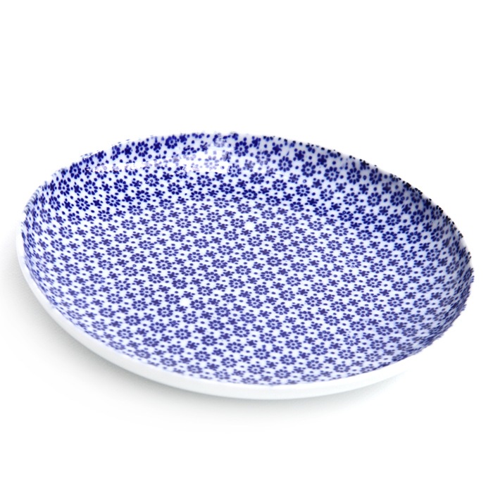 東屋の小皿<br />印判 菊十<br />製造 光春窯 長崎県波佐見町