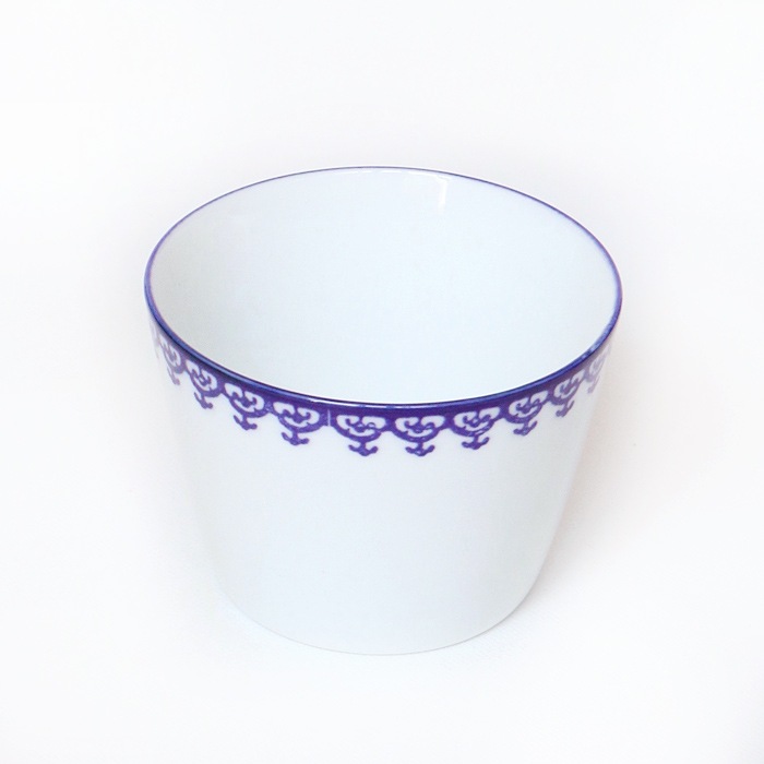 東屋の蕎麦猪口<br />染付そば猪口 瓔珞<br />製造 光春窯 長崎県波佐見町