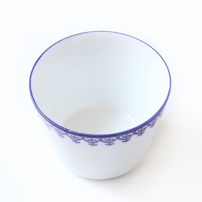 東屋の蕎麦猪口<br />染付そば猪口 瓔珞<br />製造 光春窯 長崎県波佐見町