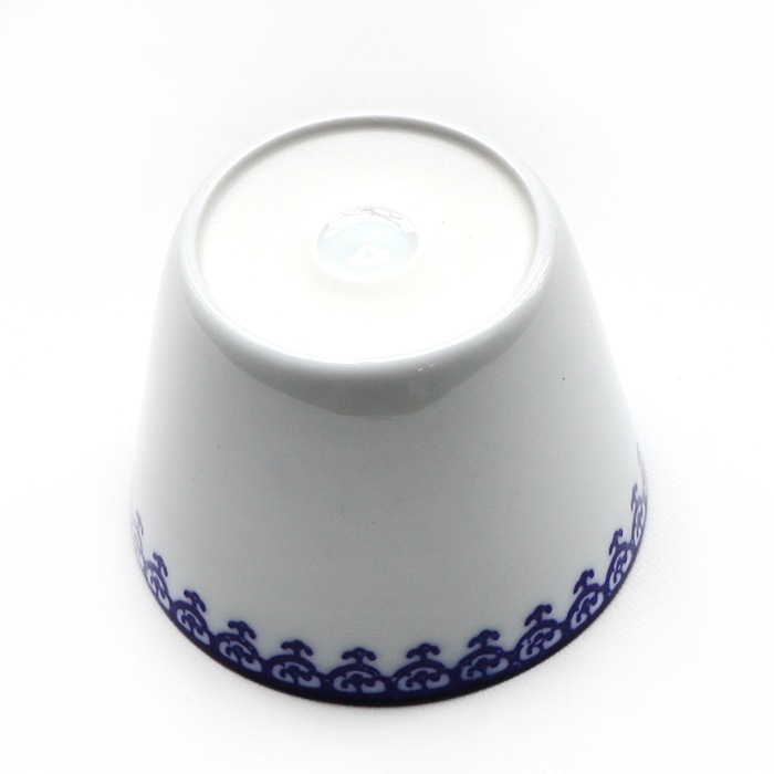 東屋の蕎麦猪口<br />染付そば猪口 瓔珞<br />製造 光春窯 長崎県波佐見町