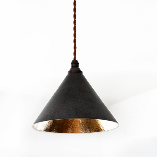 FUTAGAMI真鍮のペンダントランプ鋳肌・円錐 鍛金仕上げ 黒ムラ仕上げ