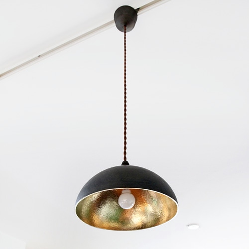 FUTAGAMI真鍮のペンダントランプ鋳肌・半球 鍛金仕上げ 黒ムラ仕上げ