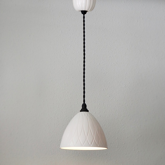 有田焼　JICON　磁今　磁器のペンダントランプ<br />蓮弁彫文　小<br />大治将典デザイン<br />φ220<br />