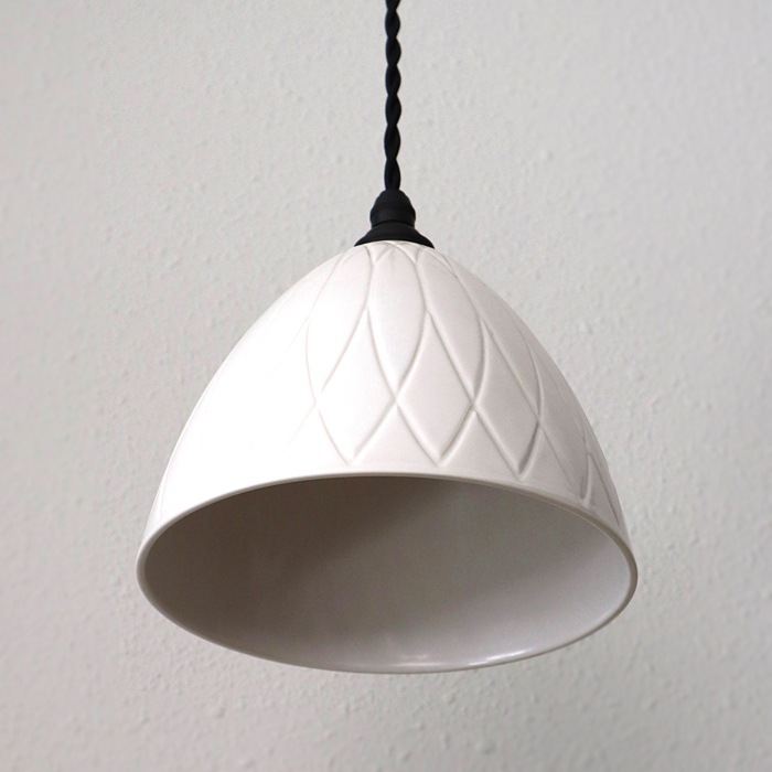 有田焼　JICON　磁今　磁器のペンダントランプ<br />蓮弁彫文　小<br />大治将典デザイン<br />φ220<br />