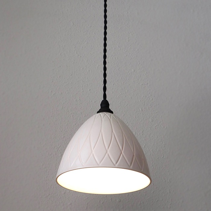 有田焼　JICON　磁今　磁器のペンダントランプ<br />蓮弁彫文　小<br />大治将典デザイン<br />φ220<br />