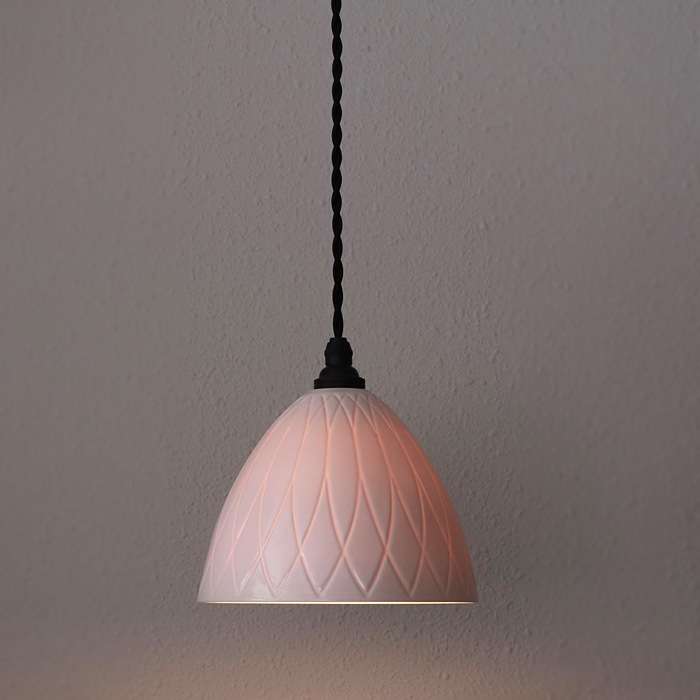 有田焼　JICON　磁今　磁器のペンダントランプ<br />蓮弁彫文　小<br />大治将典デザイン<br />φ220<br />