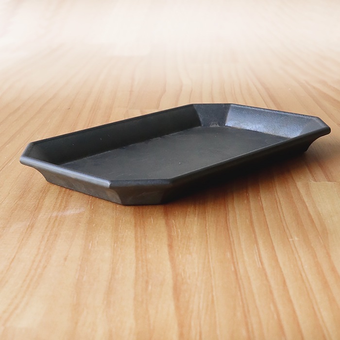 真鍮の生活用品真鍮・鋳肌の文具トレイ 黒ムラ　中