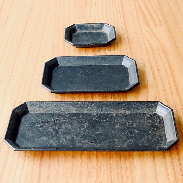 真鍮の生活用品真鍮・鋳肌の文具トレイ 黒ムラ　中