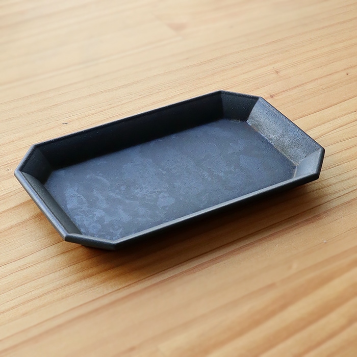 真鍮の生活用品真鍮・鋳肌の文具トレイ 黒ムラ　中