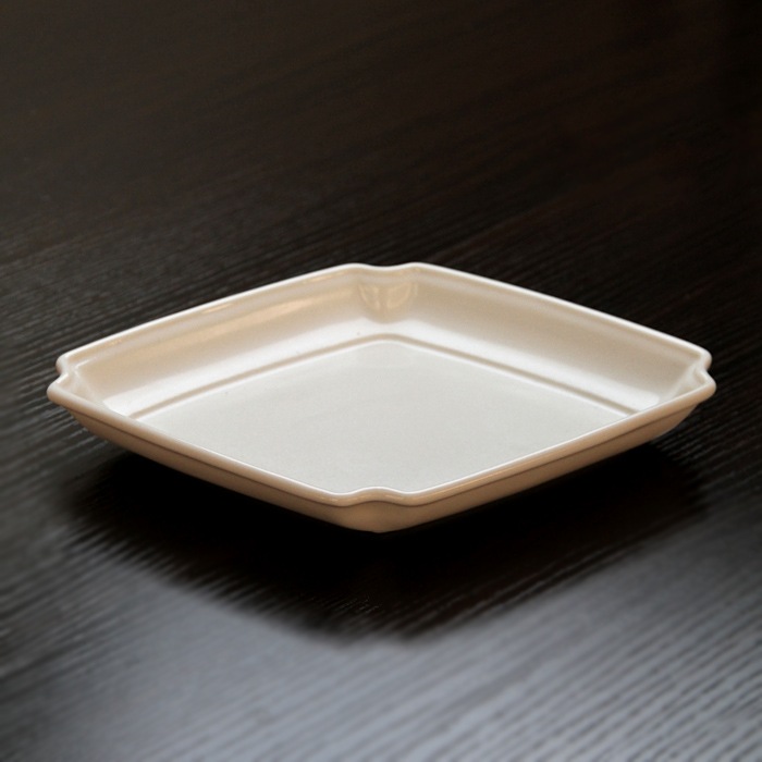 有田焼　JICON　磁今<br />　隅入り菱形皿<br />大治将典デザイン214×154×h24