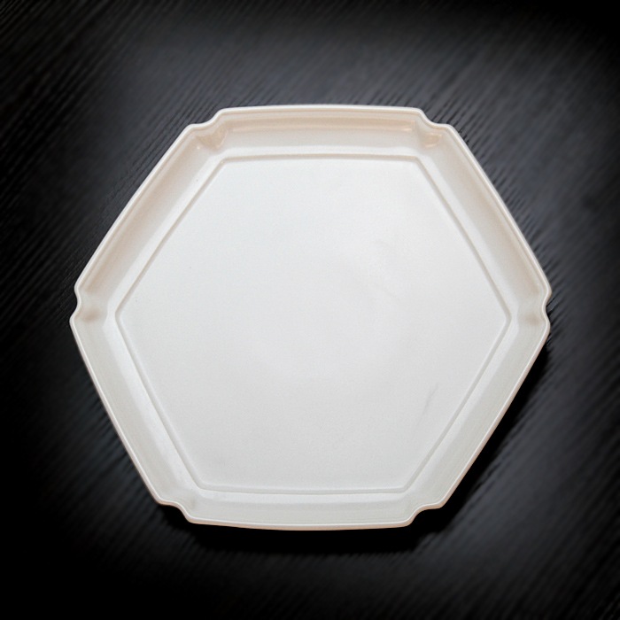 有田焼　JICON　磁今<br />隅入り六角皿<br />大治将典デザイン270×270×h25.5