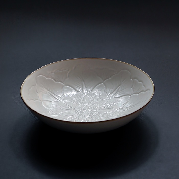 有田焼　JICON　磁今　花彫浅鉢　小　渕錆大治将典デザインφ154xh45