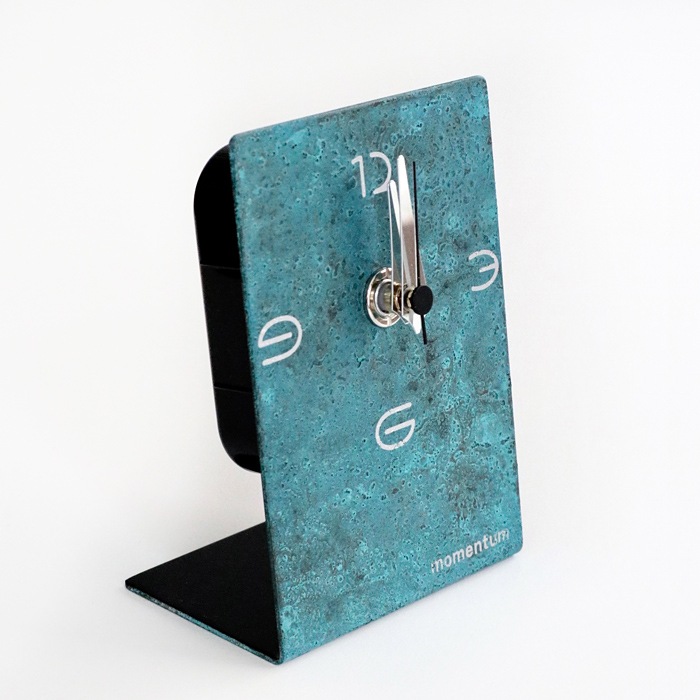 モメンタムファクトリーorii<br />time and space 小<br />スタンド型時計<br />斑紋ガス青銅色