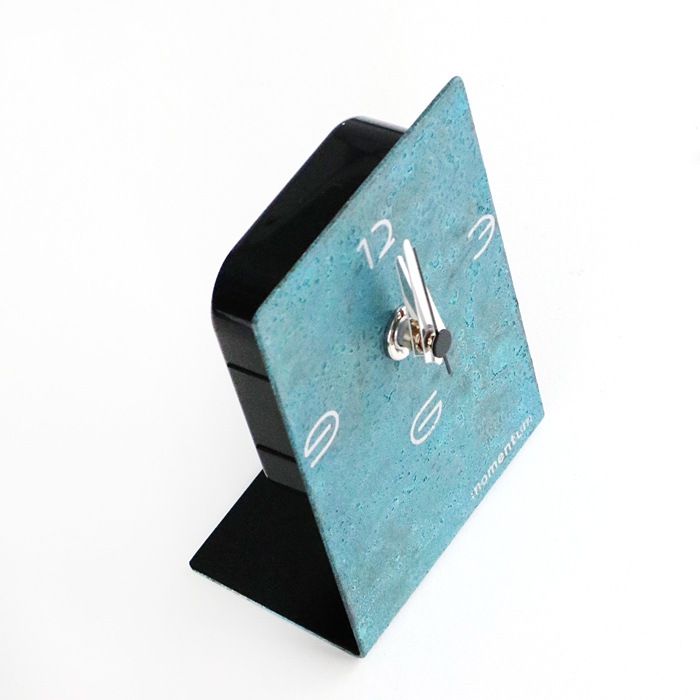 モメンタムファクトリーorii<br />time and space 小<br />スタンド型時計<br />斑紋ガス青銅色