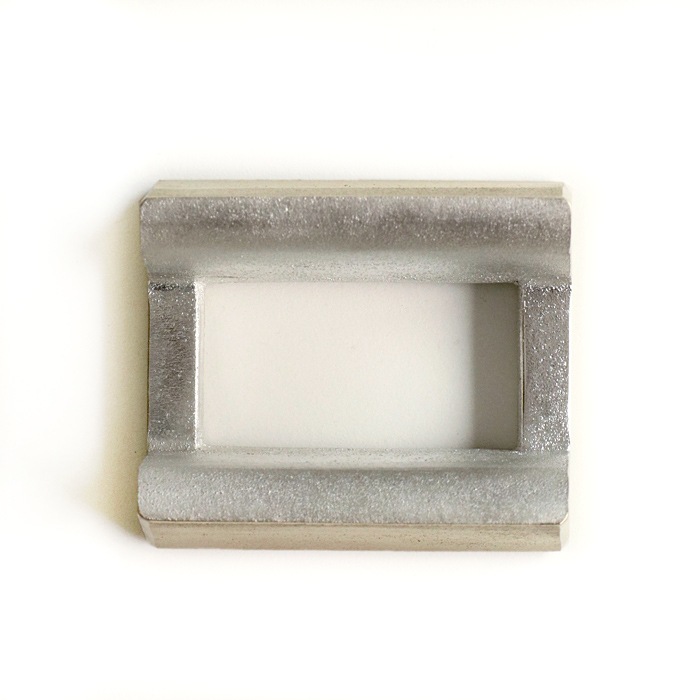 FUTAGAMI<br />真鍮の生活用品 <br />真鍮のまな板立て