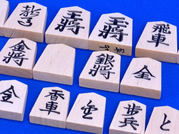 将棋セット 新桂10号折将棋盤セット (木製将棋駒白椿上彫) | 折