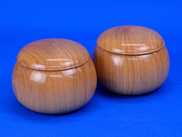 囲碁セット 新桂2寸ハギ足付碁盤セット(蛤碁石25号・桜碁笥大) | 足付