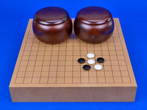 囲碁セット 新かや 2寸卓上碁盤セット ガラス碁石 卓上2寸連珠・五目並べ盤セット(新桂2寸卓上連珠盤とガラス碁石梅と
