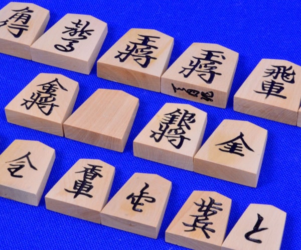 将棋セット 新かや2寸一枚板卓上将棋盤セット(木製将棋駒黄楊上彫駒