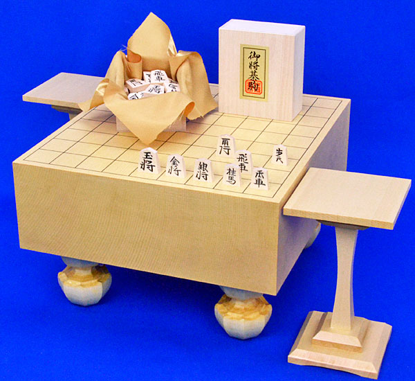 将棋セット 新かや4寸足付将棋盤セット(将棋駒白椿中彫駒) | 足付将棋 