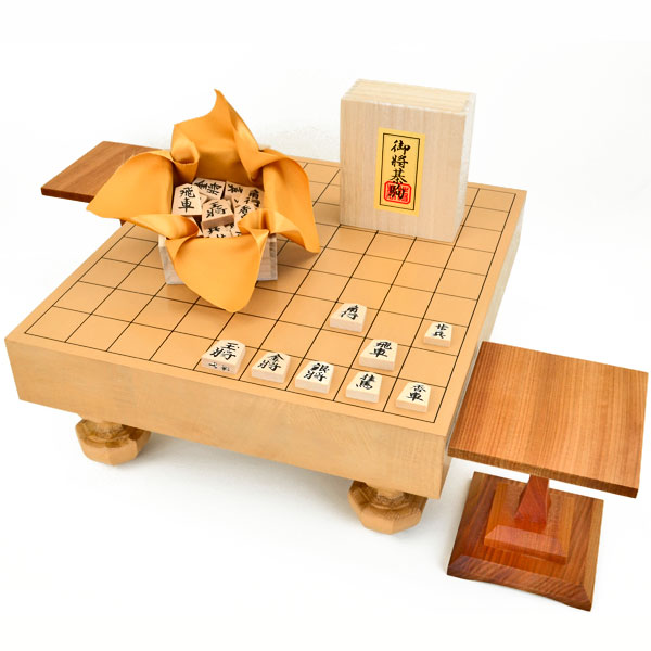 ★値下げ【未使用】新桂2寸足付将棋盤セット(白椿上彫駒) 将棋セット 新桂2寸ハギ足付将棋盤セット(将棋駒白椿上彫駒