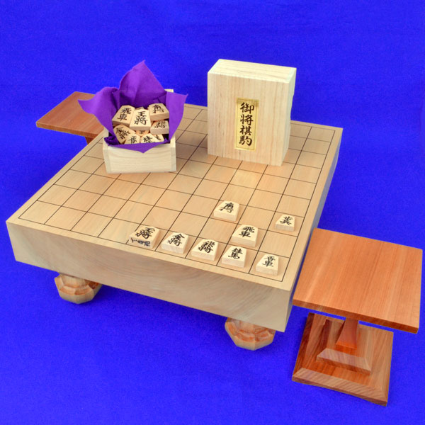 将棋セット 北海道産本桂2寸足付将棋盤セット【特売品】 (木製将棋駒