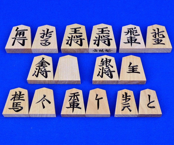 貴重　本場中国旧墨　中国古墨 中国将棋象棋の駒墨 赤・緑３２個 貴重 本場中国旧墨 中国古墨 中国将棋象棋の駒墨 赤・緑32個