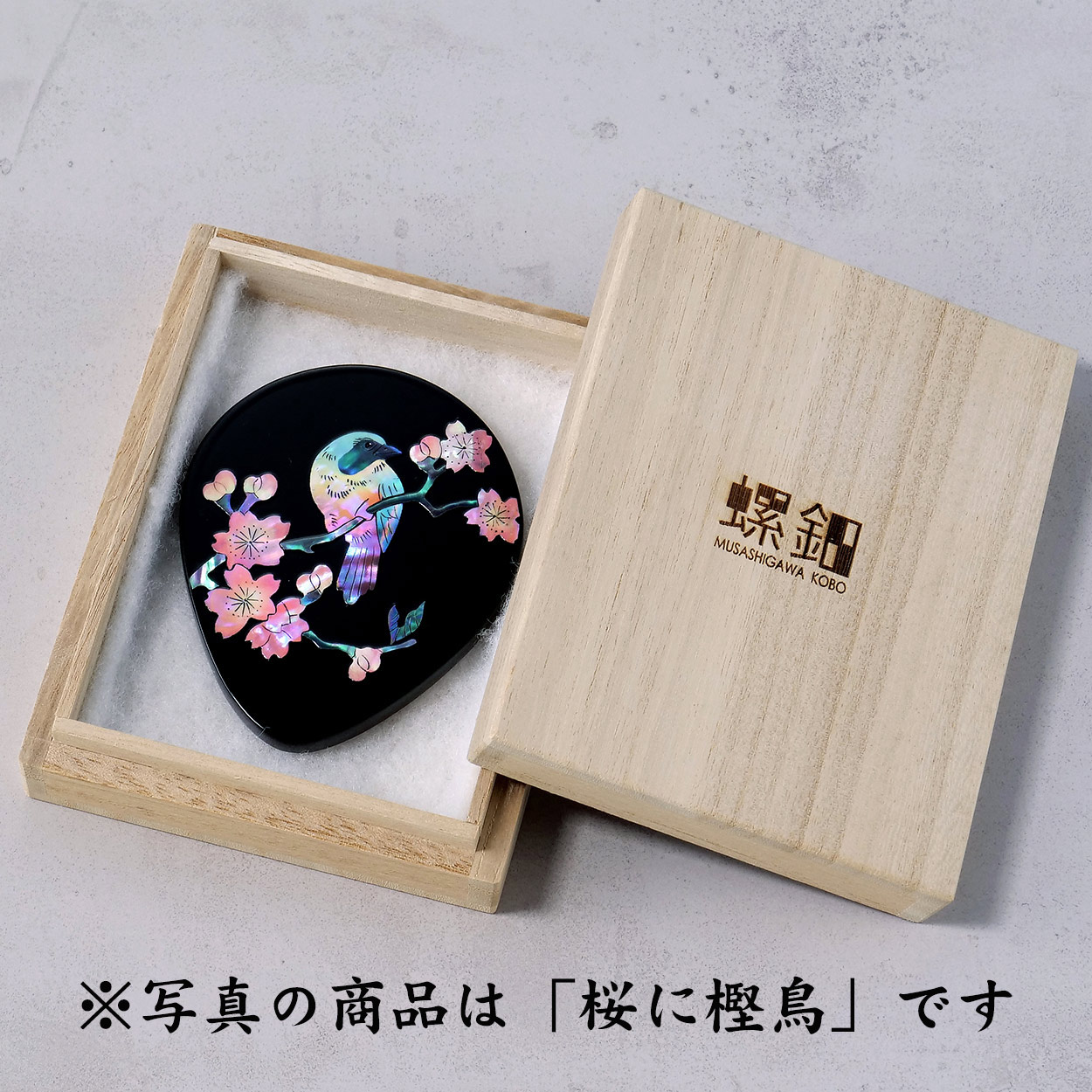 螺鈿細工　手鏡　葡萄に燕