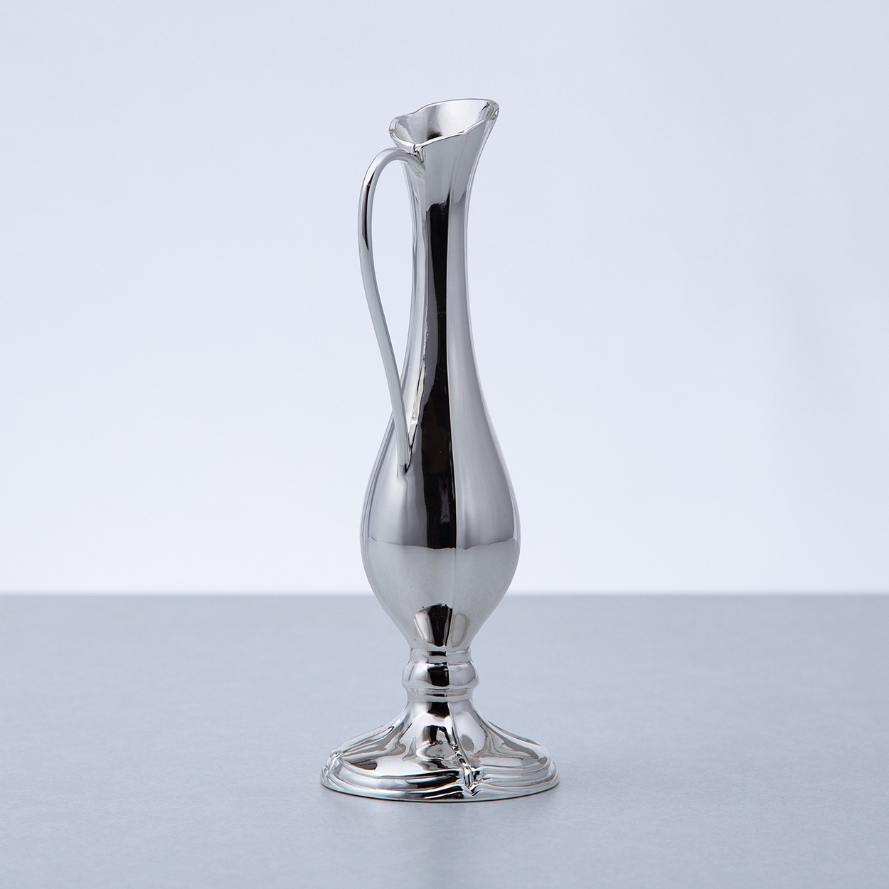 イタリア 銀製 アンティーク雑貨 花瓶 一輪挿し ヴィンテージ ① イタリア 銀製 アンティーク雑貨 花瓶 一輪挿し ヴィンテージ ①